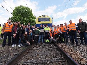 Público asistente a la despedida del último tren